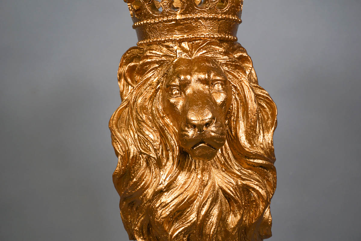 Züri Leu Gold Crown