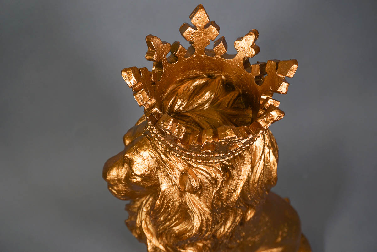 Züri Leu Gold Crown